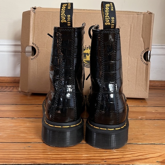 DR. MARTENS 1460 W Black Patent Lamper Croc Emboss Boots - Picture 14 of 16